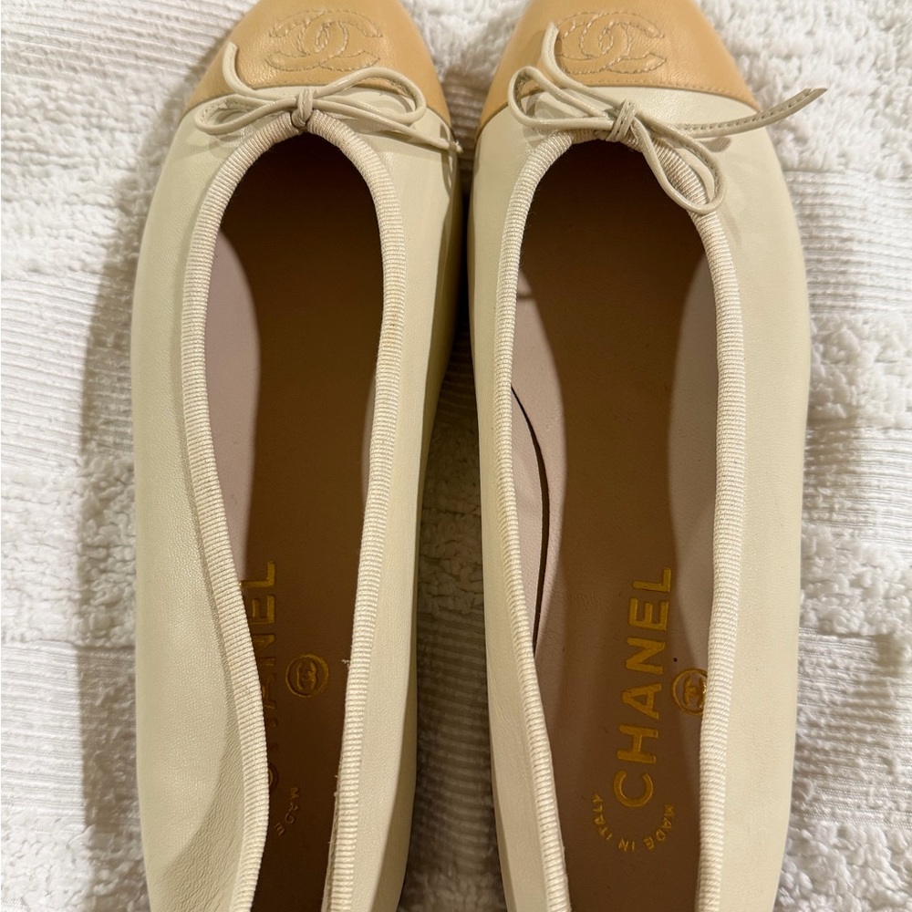 CHANEL Cream Leather Ballet Flats